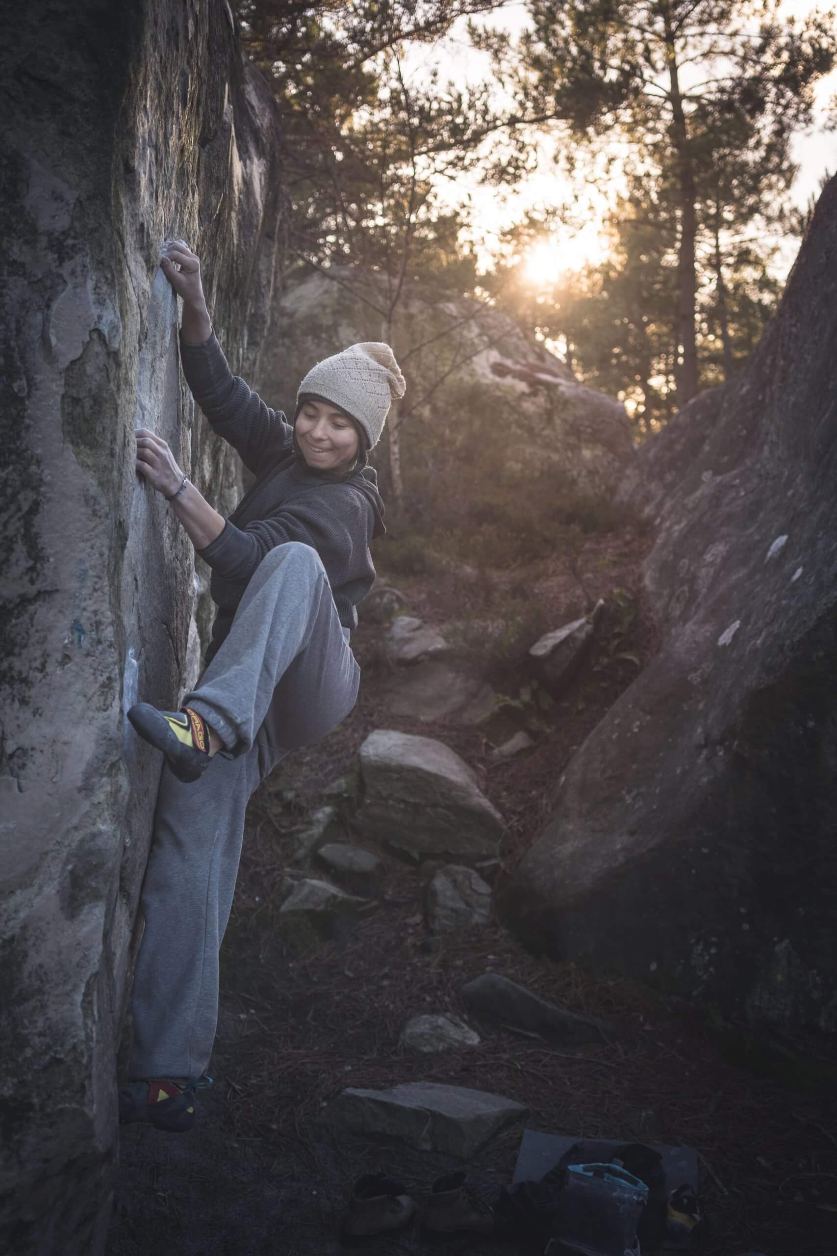 Zofia Reych looking happy while climbing.