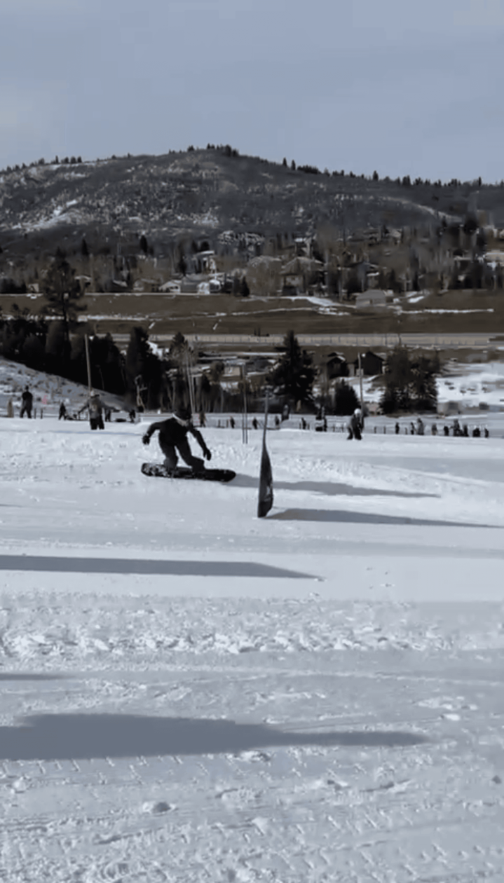 Elizabeth Niotis racing banked slalom snowboard