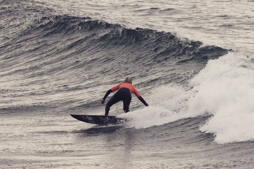 Melissa Reid carving up a wave.